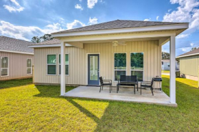 Modern Home Less Than 3 Miles to Beaches and Golfing